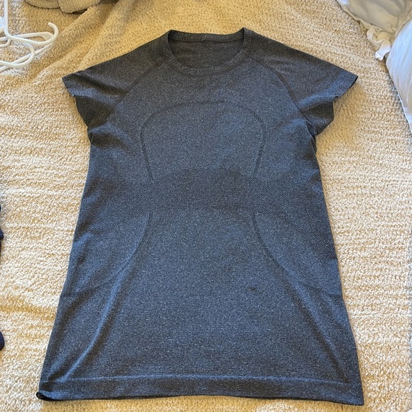 Lululemon lot of six tops various sizes - Picture 4 of 13